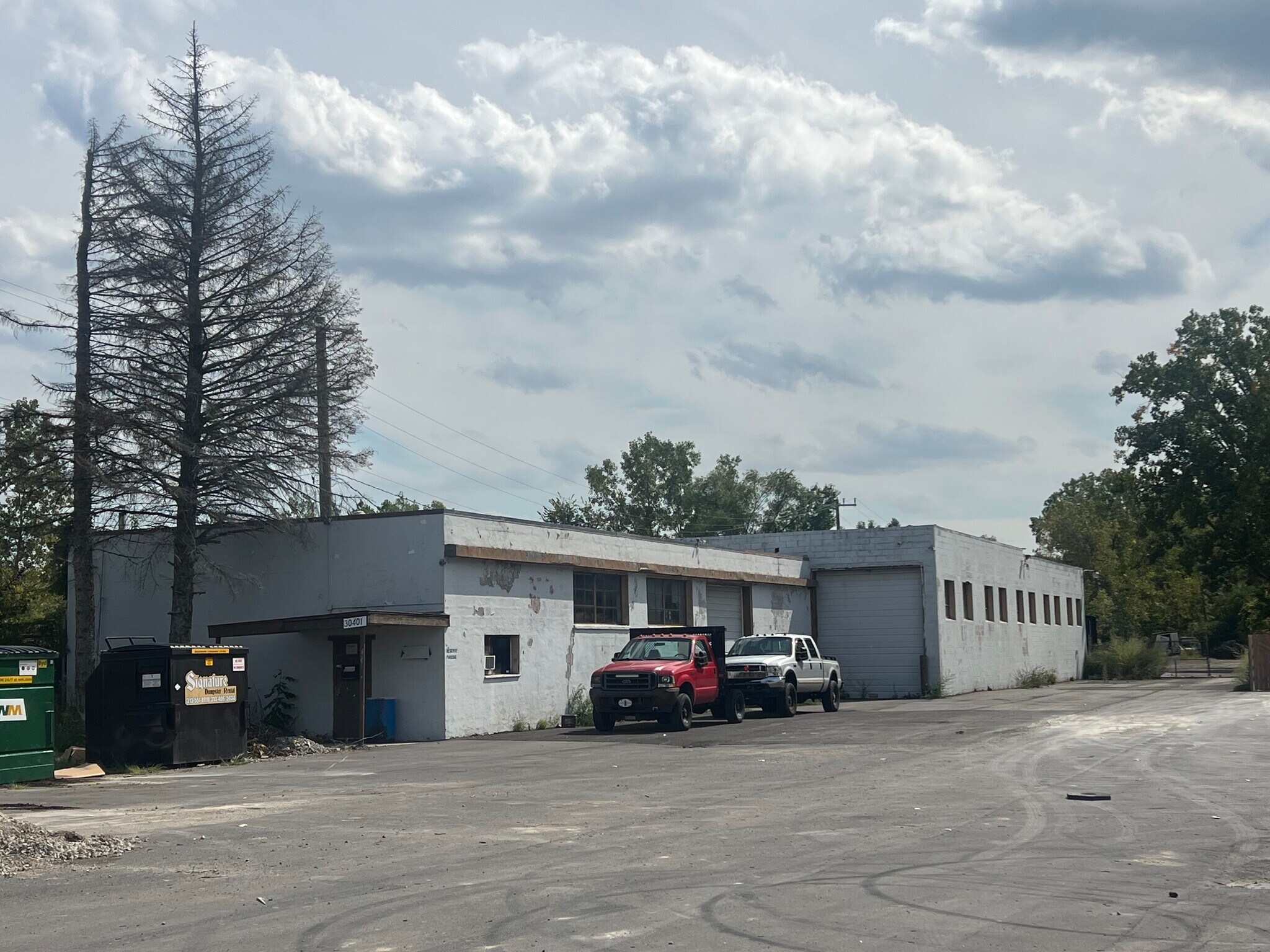 30401 Ecorse Rd, Romulus, MI for lease Building Photo- Image 1 of 3