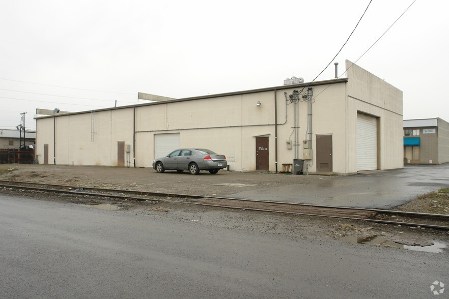 930-934 N Lake Rd, Spokane, WA for lease - Building Photo - Image 2 of 2