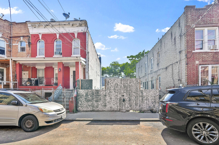 683 Cleveland St, Brooklyn, NY for sale - Building Photo - Image 3 of 17