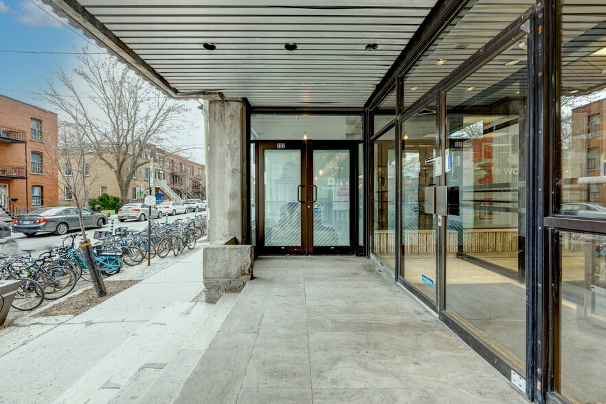 5333-5335 Av Casgrain, Montréal, QC for lease - Building Photo - Image 2 of 3