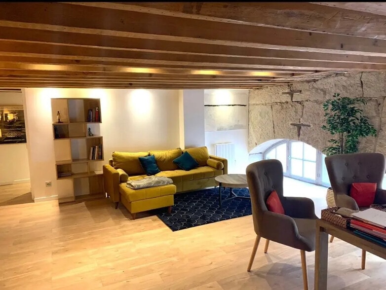 Office in Lyon for lease - Interior Photo - Image 3 of 5