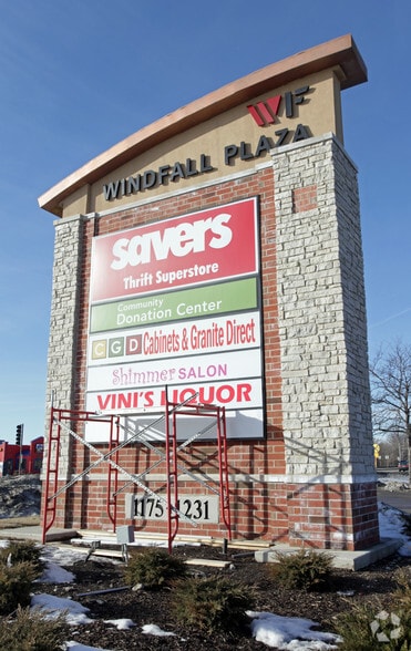 1175-1231 N Gary Ave, Carol Stream, IL for lease - Building Photo - Image 2 of 11