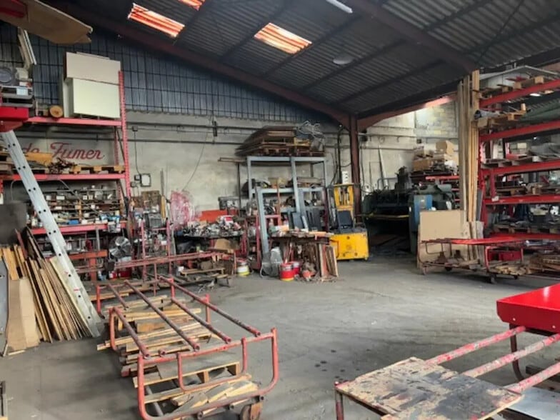 Flex in Castillon-du-Gard for lease - Interior Photo - Image 3 of 4