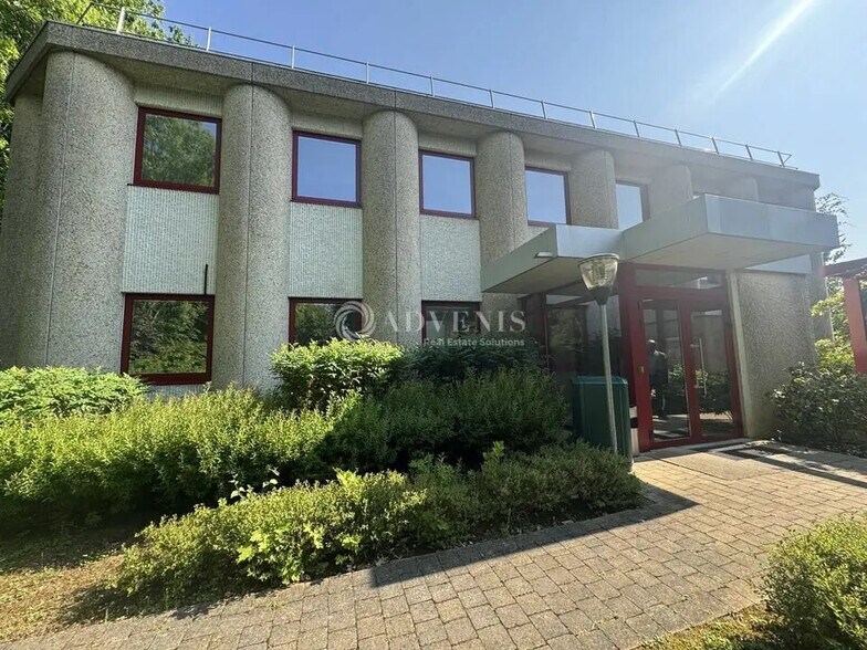 Office in Tremblay-en-France for lease - Building Photo - Image 1 of 5