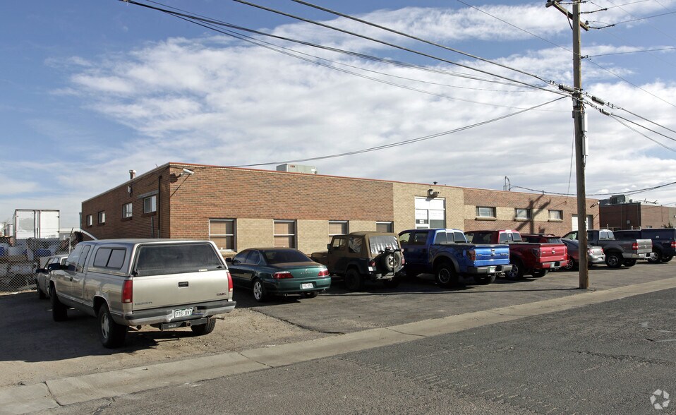 4920 Monaco St, Commerce City, CO for lease - Primary Photo - Image 1 of 4
