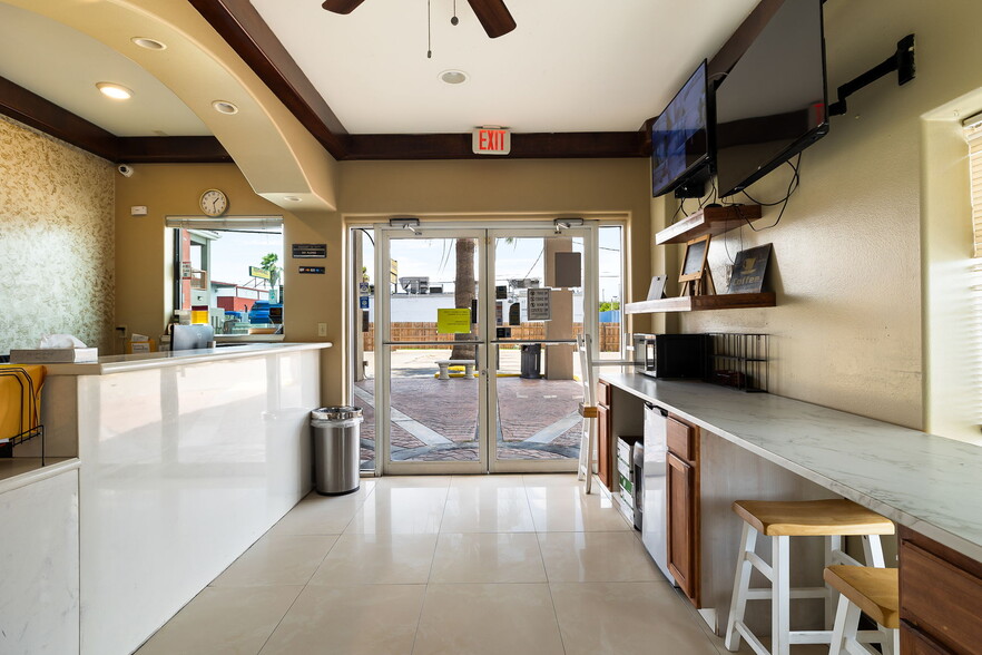 1010 W Houston Ave, McAllen, TX for sale - Interior Photo - Image 2 of 10