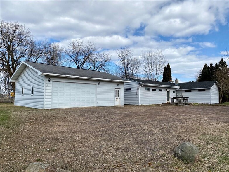 15688 Davis Ave, Hayward, WI for sale - Primary Photo - Image 1 of 9