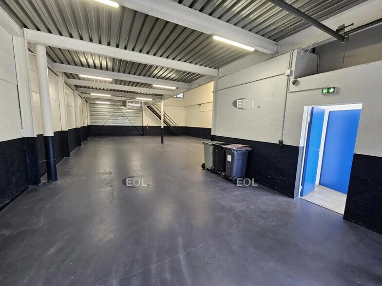 Flex in Orly for lease - Interior Photo - Image 2 of 8