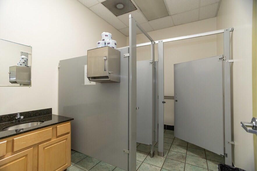 248 N Leavitt St, Chicago, IL for lease - Interior Photo - Image 2 of 14