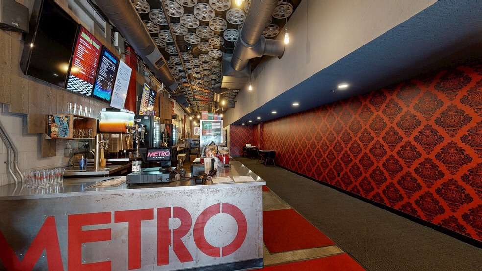 Broadway Mixed-Use Park portfolio of 2 properties for sale on LoopNet.com - Matterport 3D Scan - Image 3 of 39