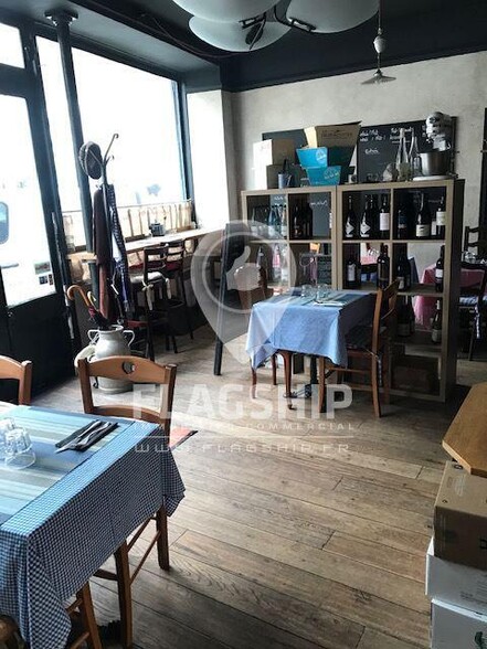 Retail in Puteaux for lease - Interior Photo - Image 1 of 8