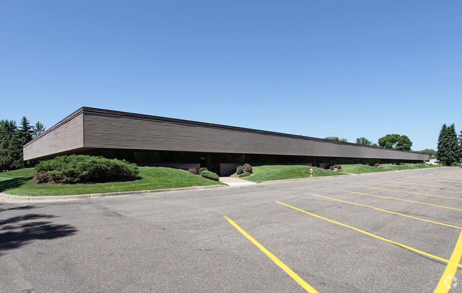 15301 Highway 55 W, Plymouth, MN for lease - Building Photo - Image 1 of 3