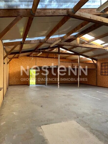 Flex in Vannes for lease - Interior Photo - Image 2 of 6