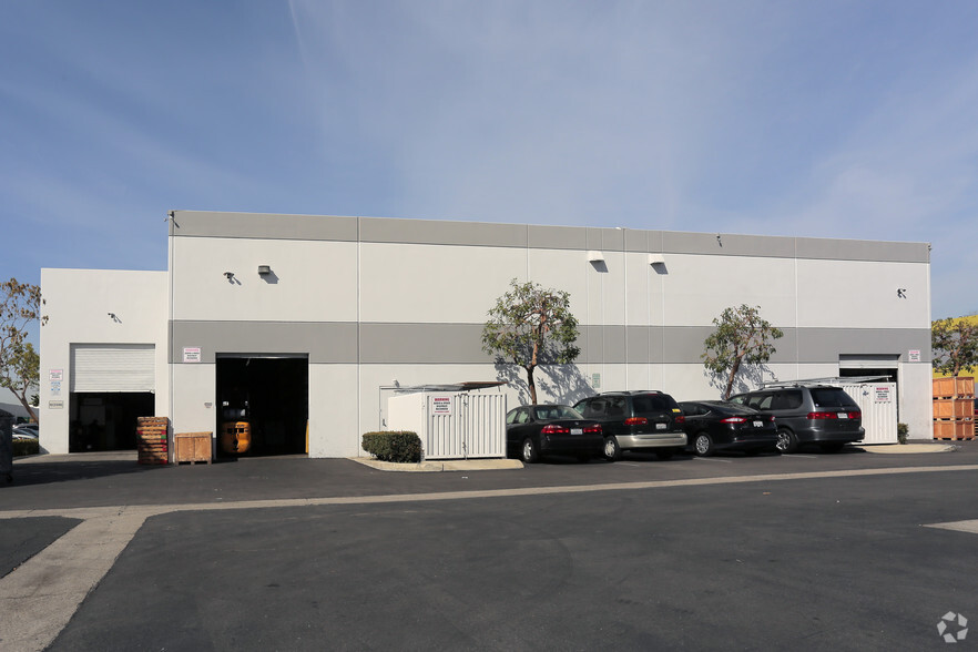 13564 Larwin Cir, Santa Fe Springs, CA for lease - Building Photo - Image 3 of 3