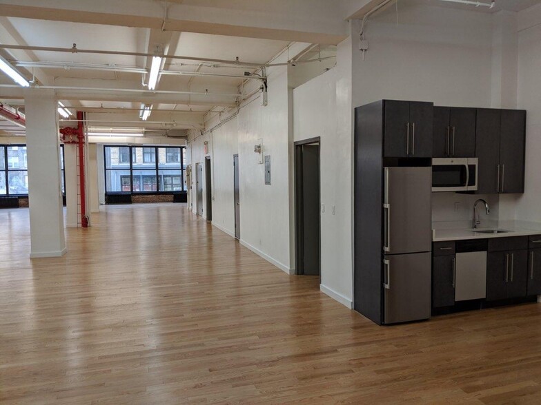 141 W 28th St, New York, NY for lease - Interior Photo - Image 1 of 15