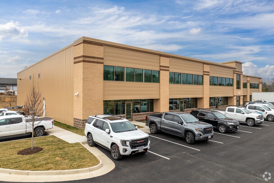 1801 Oak Lake, Midlothian, VA for sale - Primary Photo - Image 1 of 1