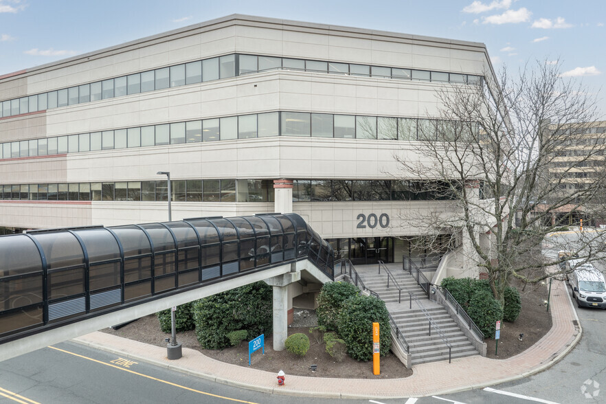 200 Plaza Dr, Secaucus, NJ for lease - Building Photo - Image 1 of 10