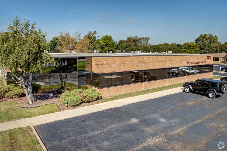 2370 S Linden Rd, Flint, MI for lease - Building Photo - Image 3 of 21