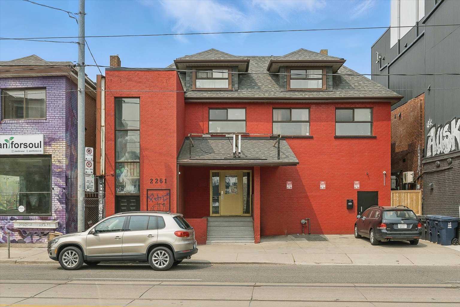 2261-2263 Dundas St W, Toronto, ON for lease Building Photo- Image 1 of 2