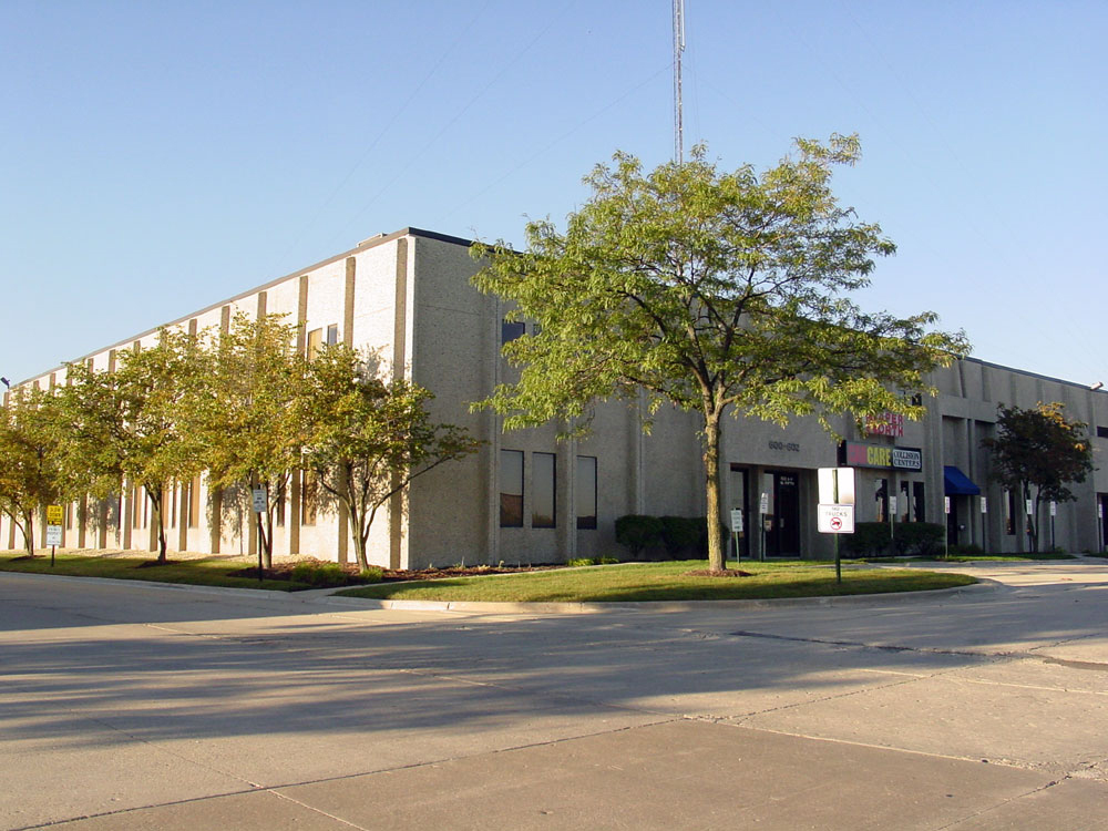 600-610 W 5th Ave, Naperville, IL for lease Building Photo- Image 1 of 11