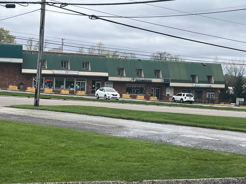 8221-8237 E Washington St, Chagrin Falls, OH for lease - Building Photo - Image 1 of 7