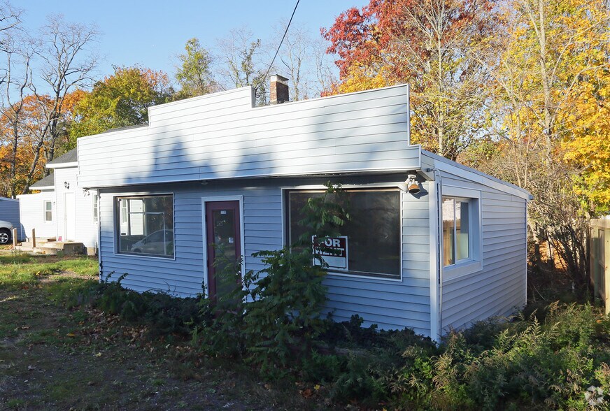 2527 Montauk Hwy, Brookhaven, NY for sale - Primary Photo - Image 1 of 1