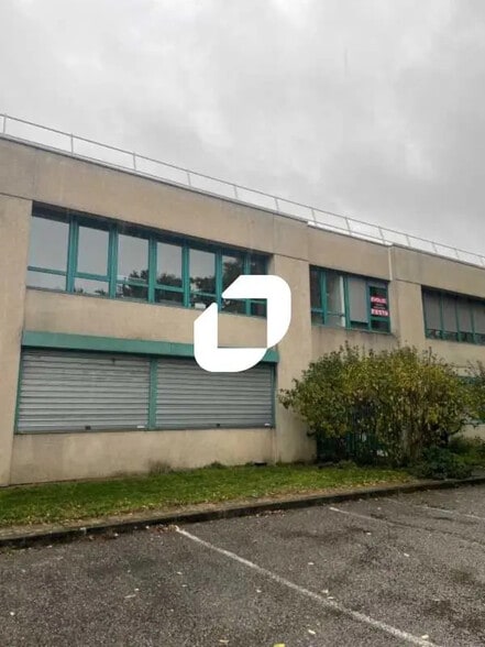 Office in Eybens for lease - Building Photo - Image 2 of 8