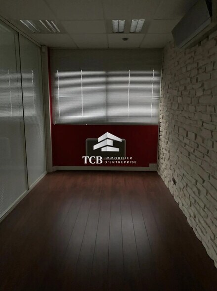 Office in Sautron for sale - Interior Photo - Image 3 of 3