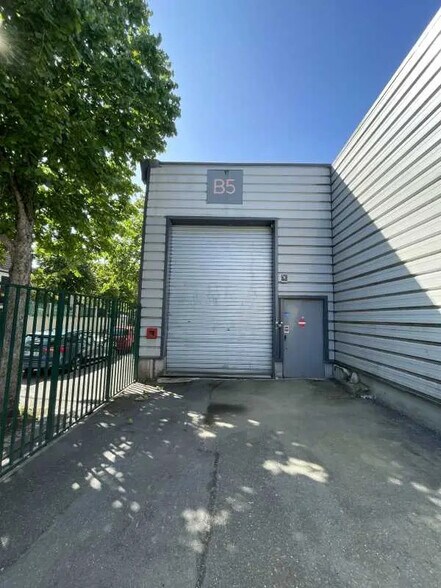 Flex in Épinay-sur-Seine for lease - Building Photo - Image 2 of 9