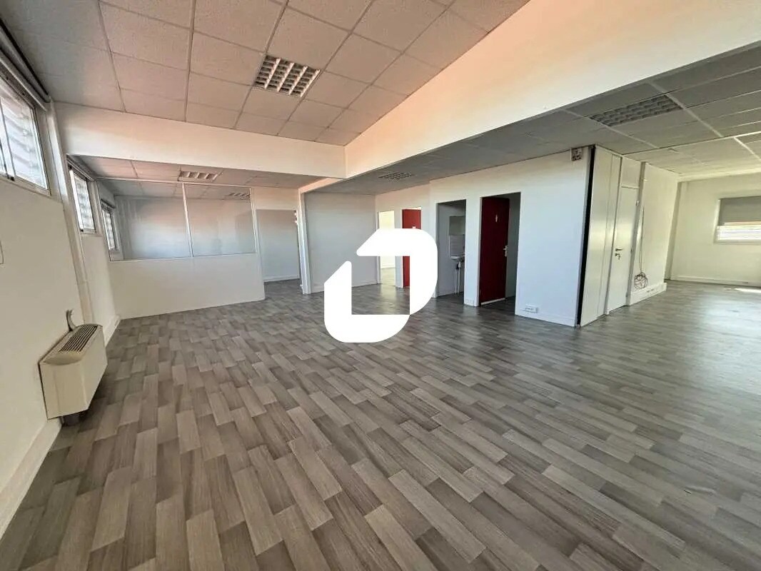 Office in Bordeaux for lease Interior Photo- Image 1 of 9