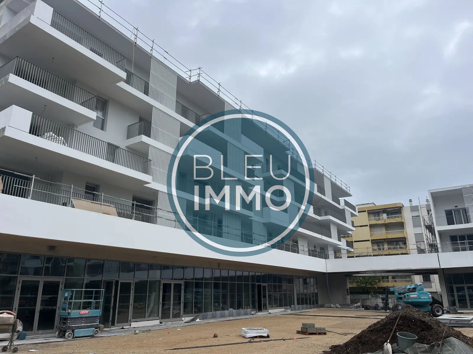 Retail in Saint-Laurent-du-Var for sale Building Photo- Image 1 of 7