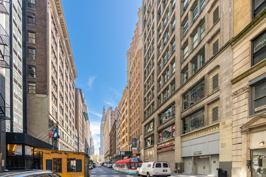 30 W 24th St, New York, NY for lease - Building Photo - Image 3 of 5