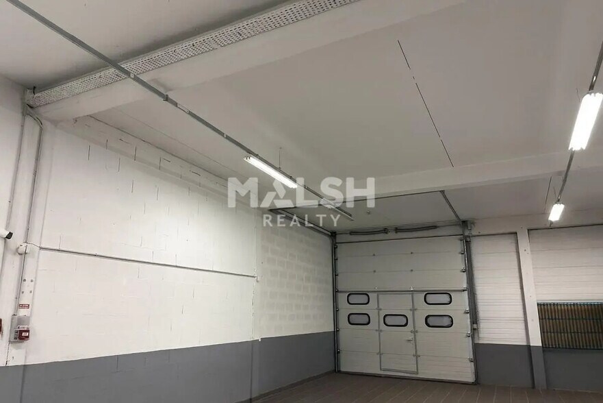 Office in Villefontaine for lease - Interior Photo - Image 1 of 6