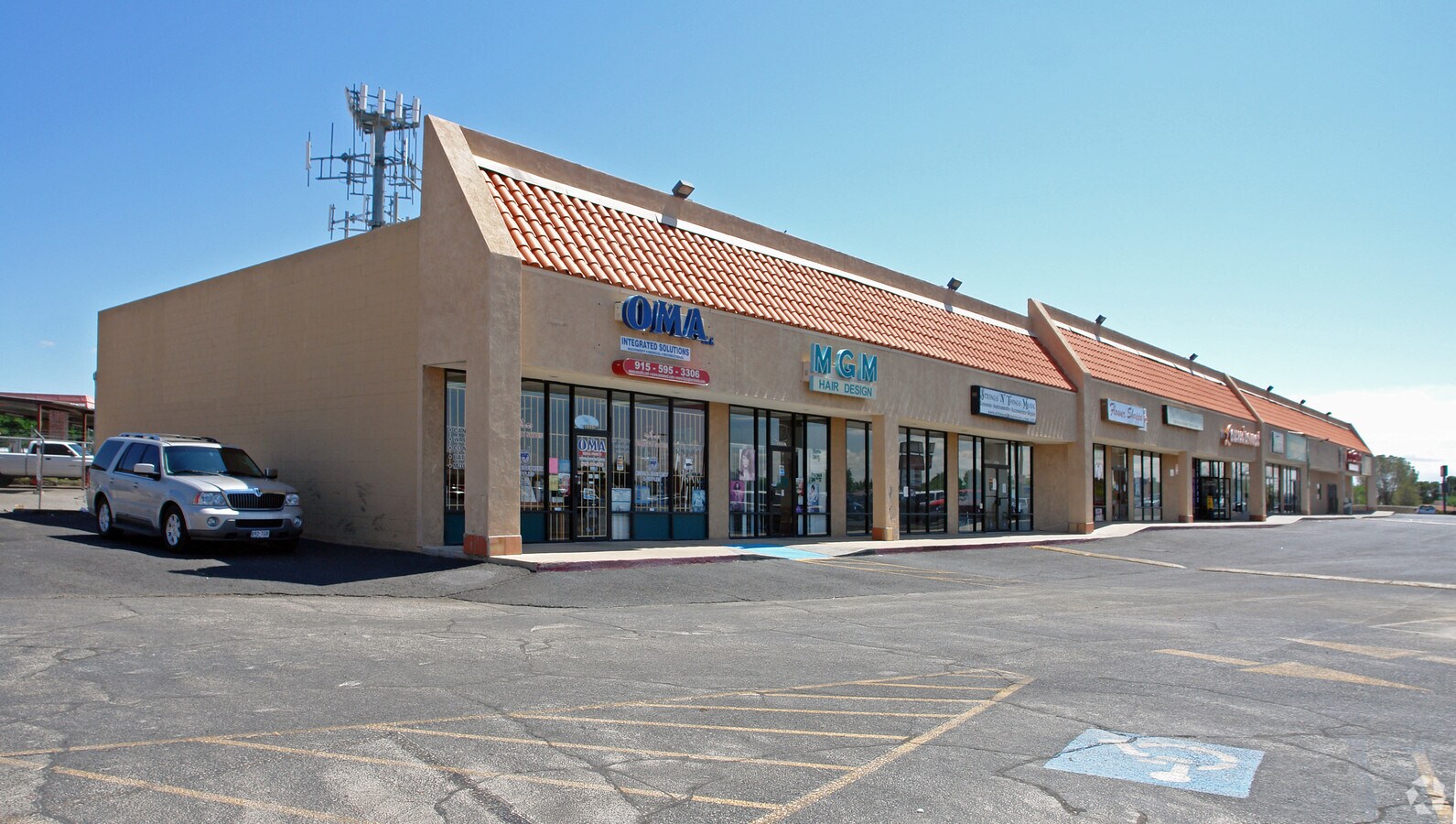 3355 N Yarbrough Dr, El Paso, TX 79925