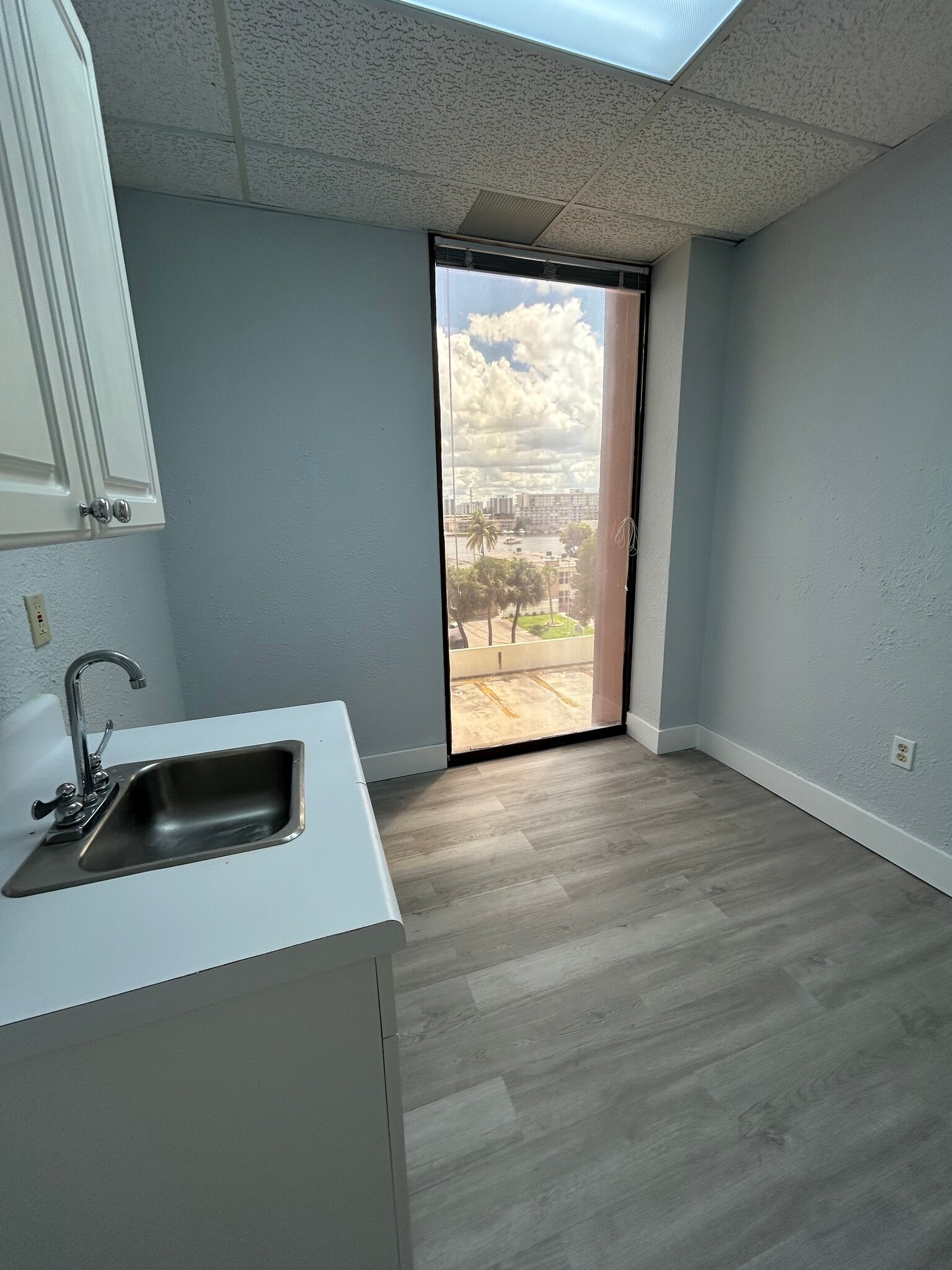 2500 E Hallandale Beach Blvd, Hallandale Beach, FL for lease Interior Photo- Image 1 of 13