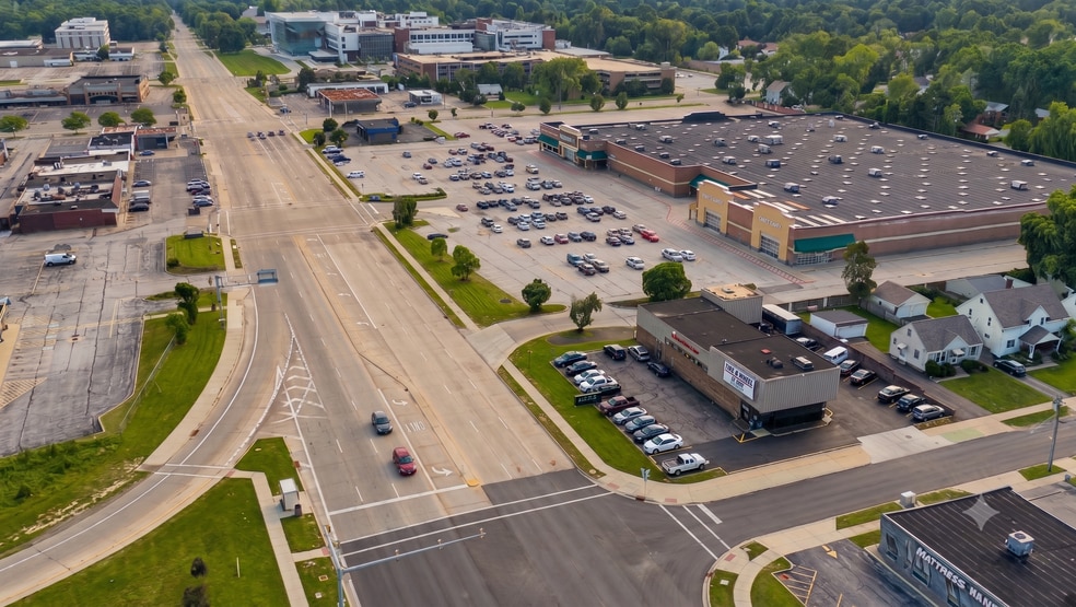 6590 Mayfield Rd, Cleveland, OH for sale - Building Photo - Image 2 of 8
