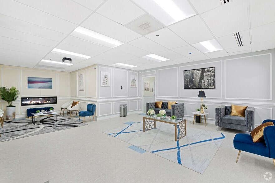 4600 N Park Ave, Chevy Chase, MD for sale - Lobby - Image 3 of 60