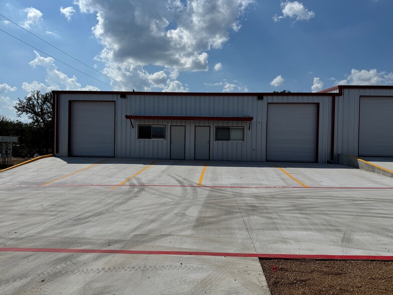 398 County Road 410, Spicewood, TX for lease - Building Photo - Image 2 of 9