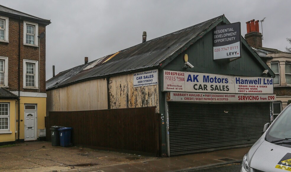 16 Boston Rd, London, LND W7 3TR