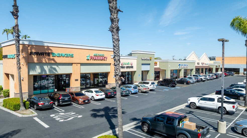 601-697 N Euclid St, Anaheim, CA for lease - Building Photo - Image 2 of 6