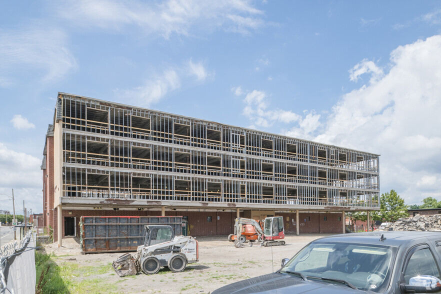 350 Taunton Ave, East Providence, RI for sale - Primary Photo - Image 1 of 1