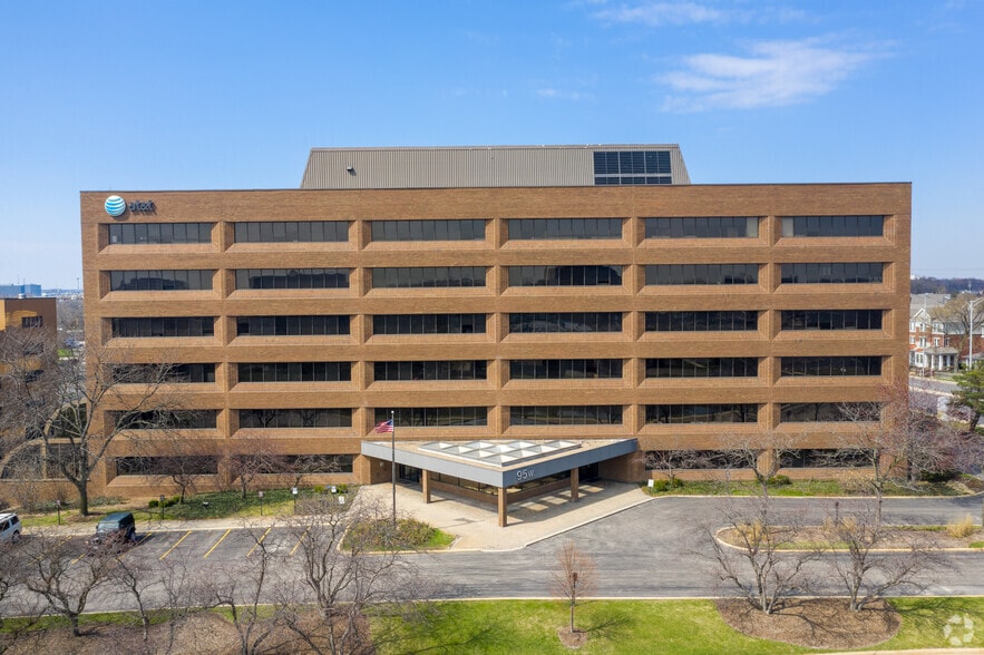 95 W Algonquin Rd, Arlington Heights, IL for lease - Building Photo - Image 2 of 5