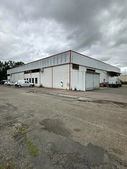 Flex in Pessac for lease - Building Photo - Image 2 of 4