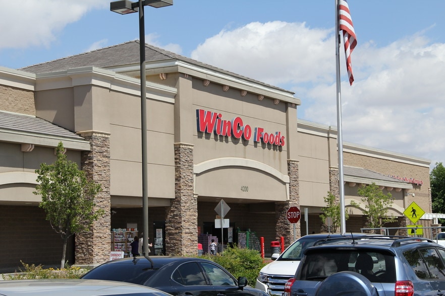 4180 Coffee Rd, Bakersfield, CA for lease - Primary Photo - Image 1 of 8