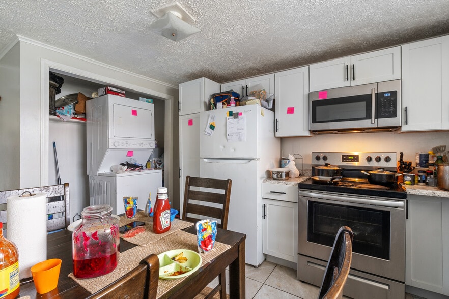 622 S Wright St, Siloam Springs, AR for sale - Interior Photo - Image 3 of 33