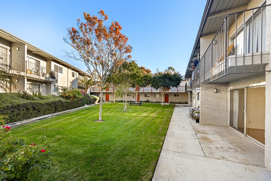 Student Housing Portfolio portfolio of 3 properties for sale on LoopNet.com - Building Photo - Image 2 of 23