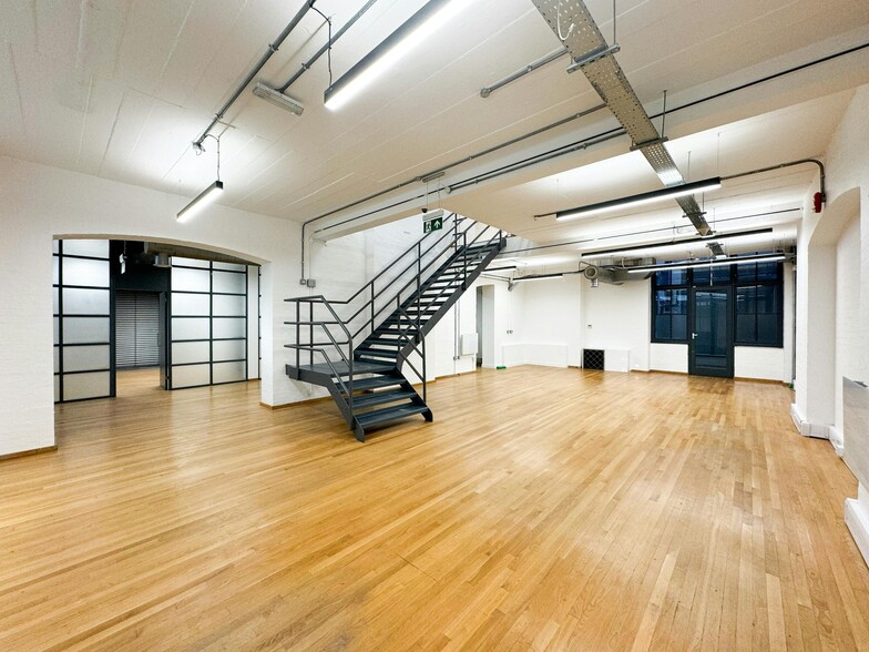 28-30 Gresse St, London for lease - Building Photo - Image 3 of 23