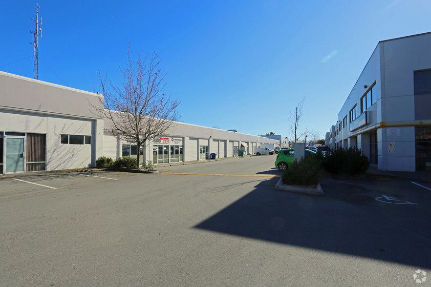 555 Ardersier Rd, Victoria, BC for lease - Building Photo - Image 3 of 9