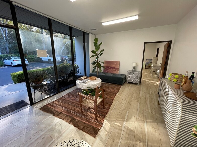 23122 Alcalde Dr, Laguna Hills, CA for lease - Building Photo - Image 3 of 4