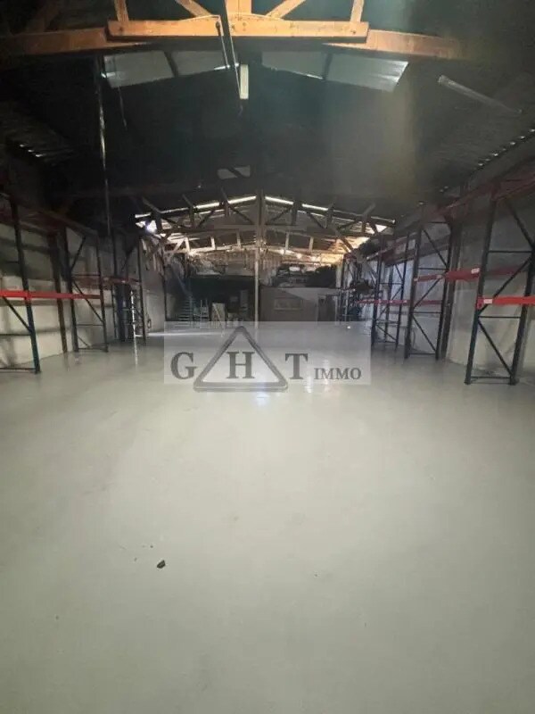 Industrial in Mandres-les-Roses for sale Building Photo- Image 1 of 16